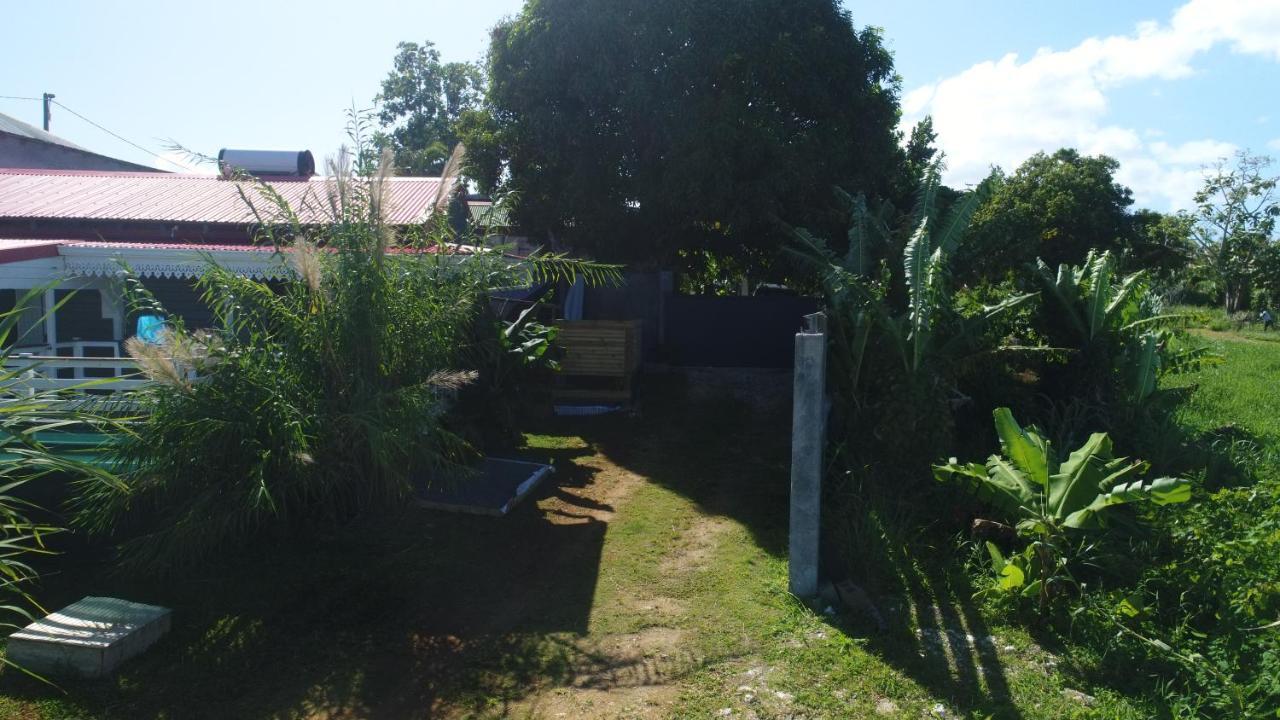 Zapat Lodge Baie-Mahault Esterno foto